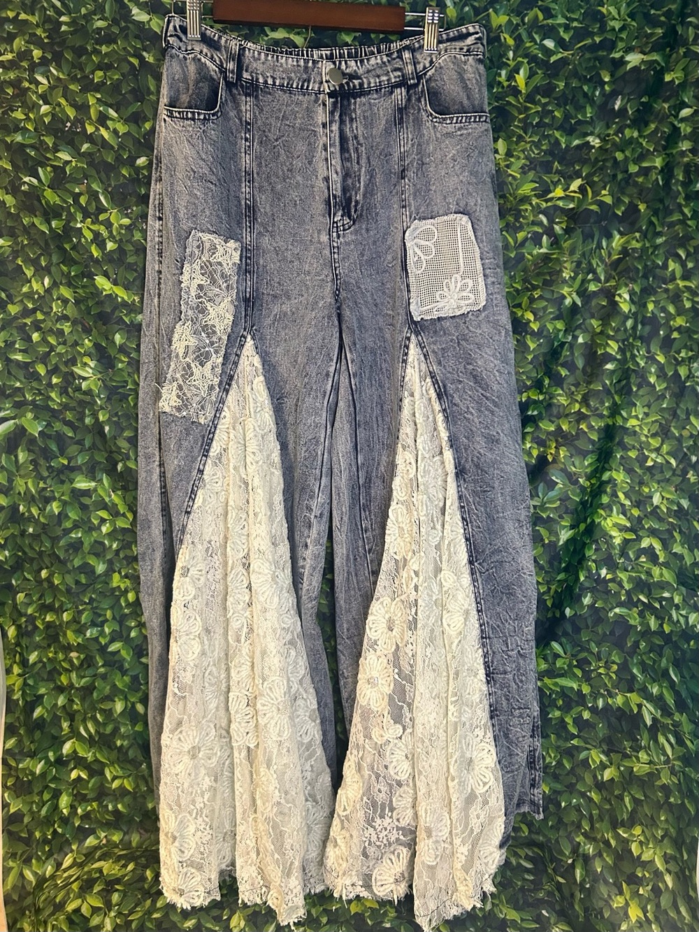 Bohemian Lace-Panel Acid Wash Jeans - White Lace